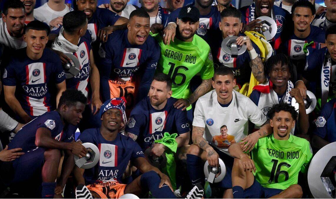 矛盾公开!梅西和内马尔没有参加球队的庆祝活动 加尔蒂教练在夺冠后独自离开了赛场