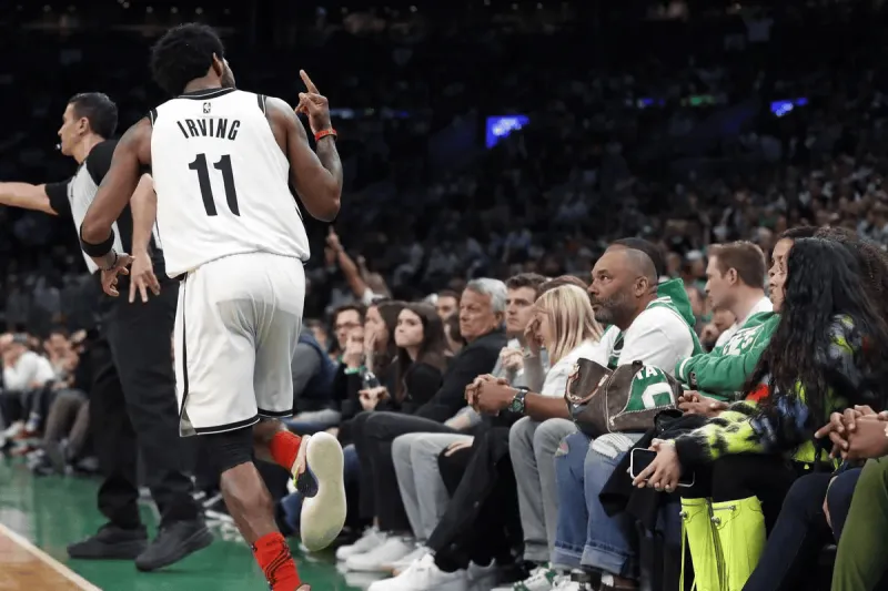 自从在凯尔特人主场向球迷竖中指以来 欧文已经连续输掉了7场比赛 没有赢下一场比赛