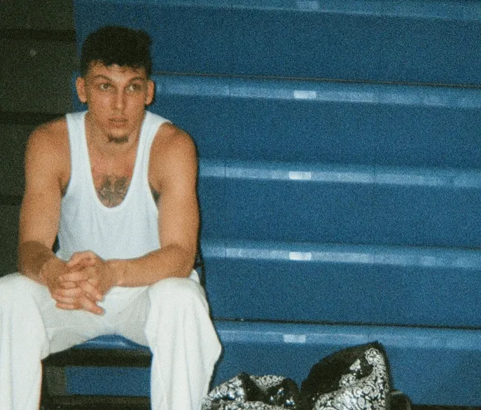 泰勒·赫罗的照片：只有死鱼随潮汐漂流