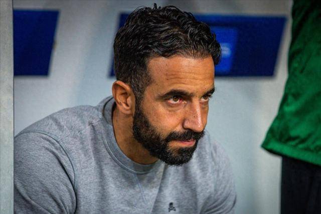 曼联新帅揭晓：39岁葡萄牙人滕哈赫继任，解约金2000万欧元